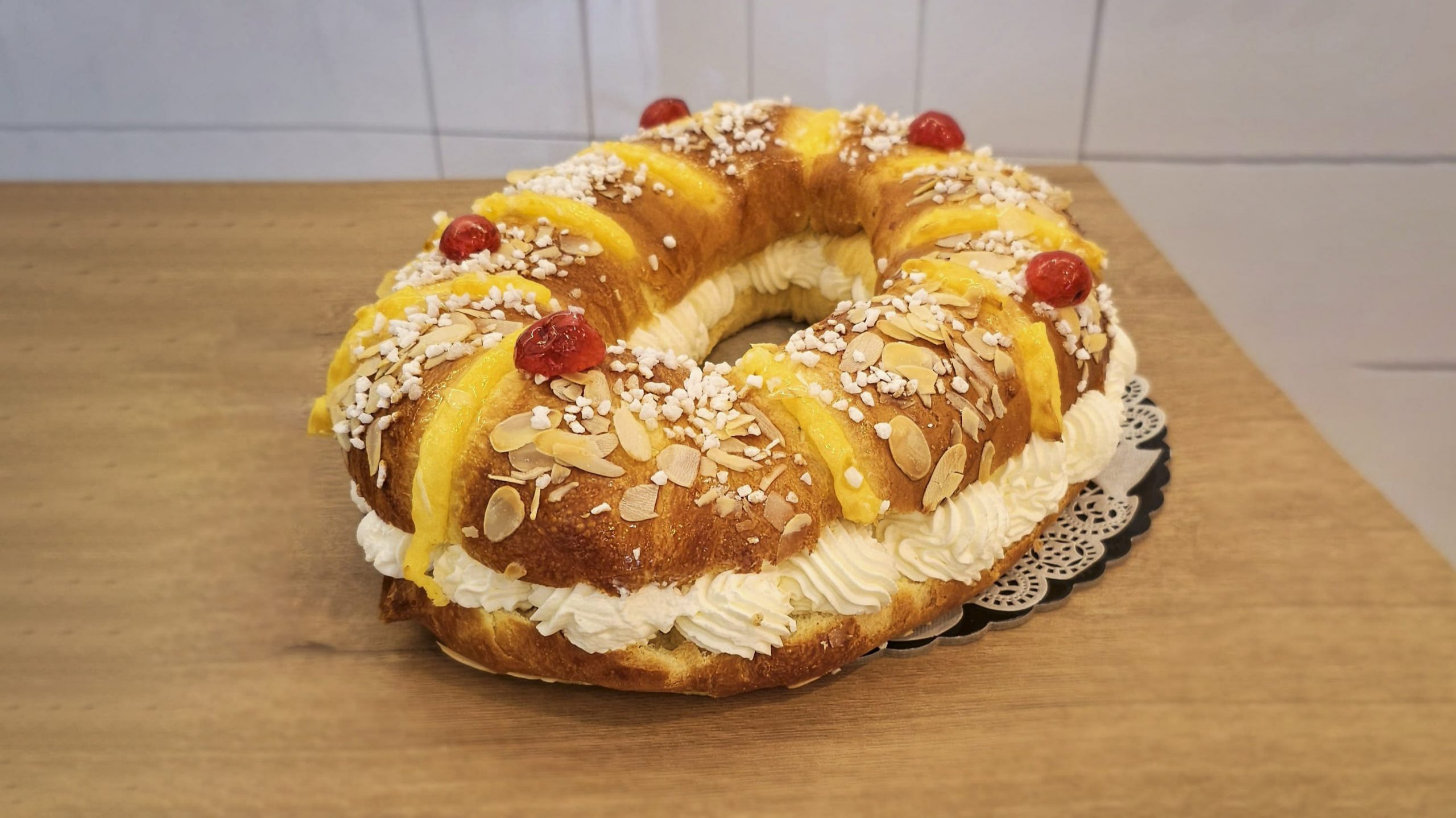 Corona de la Almudena Historia y Tradición de Madrid en SanchoPan Las Retamas Alcorcón