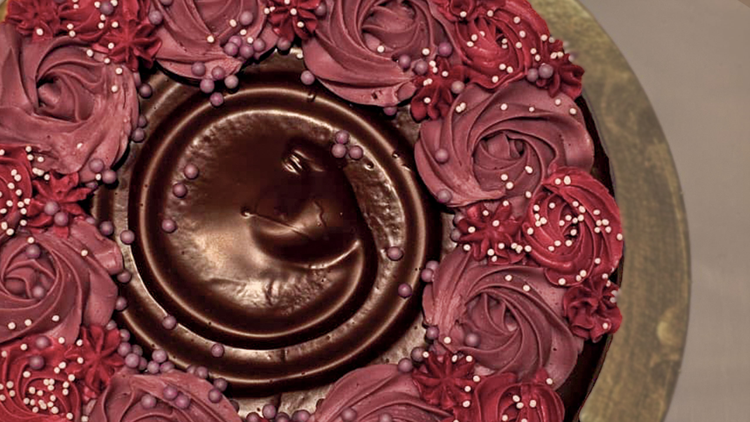 Tarta bizcocho y relleno de chocolate con merengue suizo color lila y morado SanchoPan Las Retamas Alcorcón 5 Tarta bizcocho y relleno de chocolate con merengue suizo color lila y morado SanchoPan Las Retamas Alcorcón